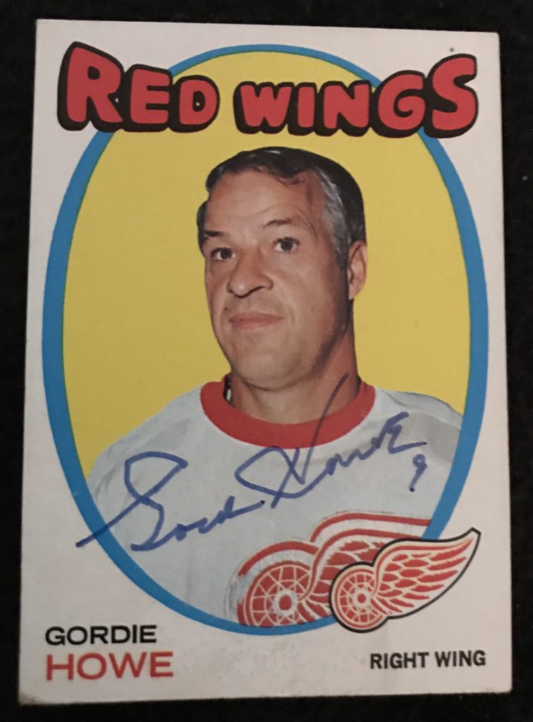 Gordie Howe Signed 1972 Tops Card, Beckett Certified & Slabbed