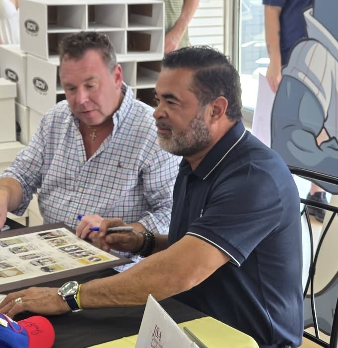 Ozzie Guillen at The Baseball Card King in Downers Grove