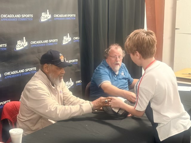 Johnny Roland at the Illinois Valley Sports Card and Collectible Expo in Bloomington