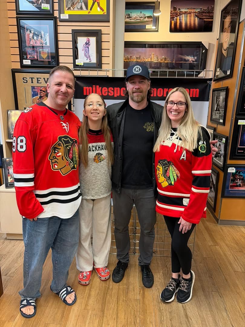 Duncan Keith at Sports N More in Lombard