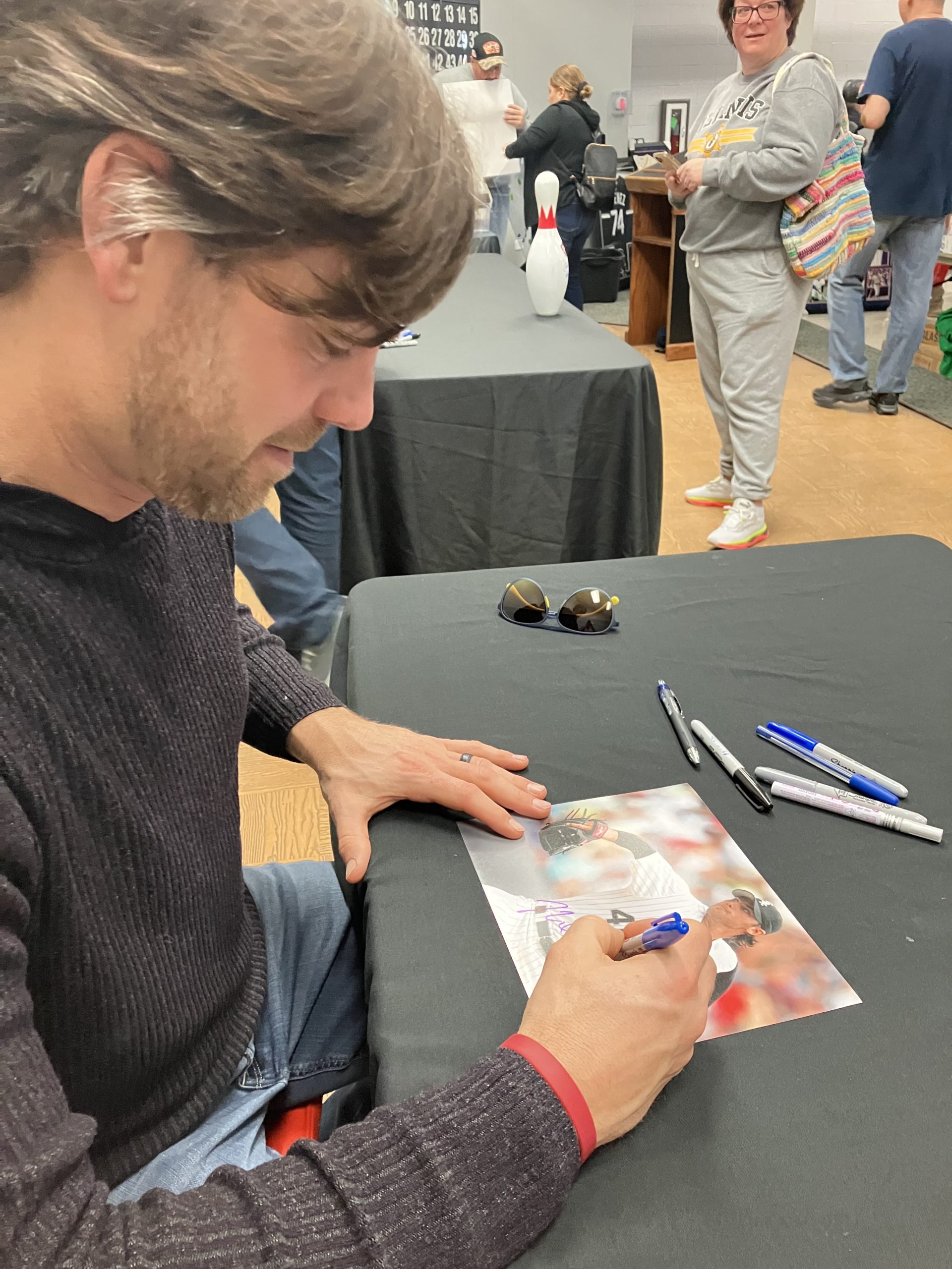Neal Cotts at Chicago Card Show in Bridgeview